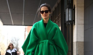 如何清洗羊毛大衣（如何清洗羊毛大衣的局部污渍）