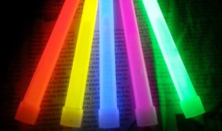 荧光棒不亮了怎么办（液体荧光棒不亮了怎么办）