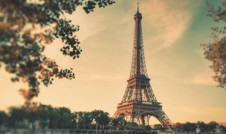 埃菲尔铁塔的介绍 埃菲尔铁塔的介绍英语