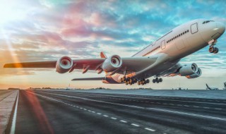 天气原因飞机延误一般多久（天气原因飞机延误多久可以全额退款）