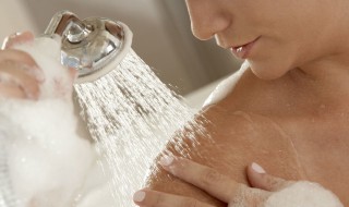 打雷能用热水器洗澡吗（打雷能用热水器洗澡吗有危险吗）