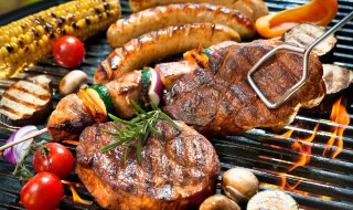 烧烤时怎样防止木炭起火 烧烤时怎样防止木炭起火的方法