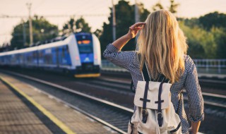 火车的加2车厢在哪（火车站加2车厢）