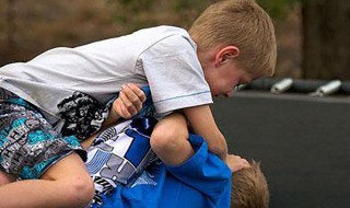 梦到打架见血什么意思 孕妇梦到打架见血什么意思