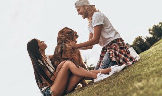 女大二金满罐什么意思（女大二抱金块什么意思）