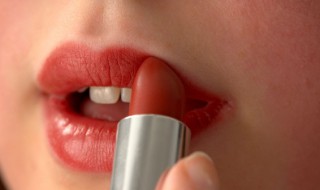 如何清洗口红 如何清洗口红衣服