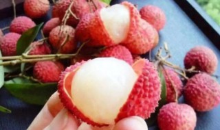 泡好的荔枝酒是什么颜色 泡好的荔枝酒是什么颜色的