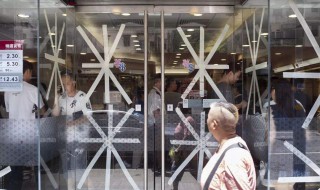 预防台风窗户要怎么贴 预防台风窗户要怎么贴防护栏