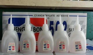 502胶水怎么去除手上（502胶水怎么去除手上的胶印）