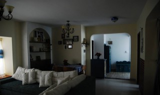 一楼客厅很暗怎么解决 一楼客厅黑暗怎么办