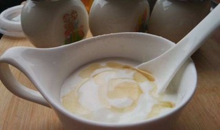 酸奶蜂蜜自制面膜（酸奶蜂蜜自制面膜的功效）