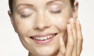 怎么减少脸上的斑（怎么能消除脸上的斑）