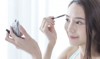 画眼影的正确方法（画眼影的小技巧）