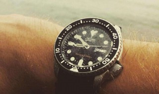 手表内部起雾怎么解决（手表内部起雾怎么解决方法）