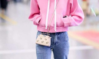 卫衣配什么裤子好看女（卫衣配什么裤子好看女学生）