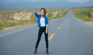 黑色裤子配什么上衣好看 黑色裤子配什么上衣好看夏天