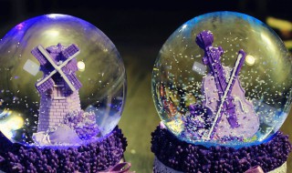 送女生生日礼物送什么好（送女生生日礼物送什么好手工）