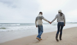 女生喜欢什么男孩子（女生喜欢什么男孩子的表现）