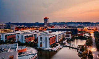 微信上很火的段子句子（关于微信的一句话段子）