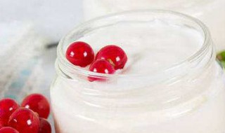 晚上不吃饭喝酸奶会胖吗（晚上不吃饭喝酸奶会胖吗女生）