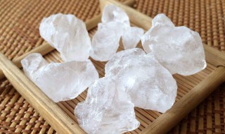 白矾和明矾是一样的吗 白矾的作用与功效