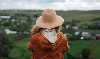 关于现实生活的句子（关于现实生活的句子说说）