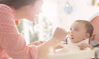 该怎么让宝宝自己吃饭（怎么让宝宝自己吃饭不用喂）