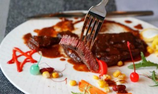 吃牛排怎么拿刀叉 吃牛排怎么拿刀叉图片