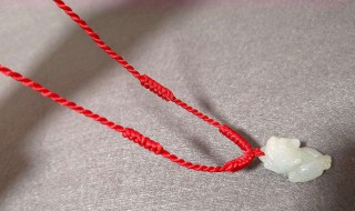 吊坠挂绳怎么打结（狗牙吊坠挂绳怎么打结）