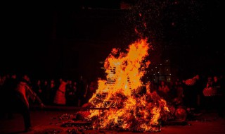 七月十五烧纸有什么讲究 七月十五烧纸有什么讲究在哪里烧