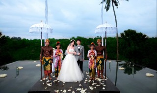 婚礼通知朋友圈怎么写（婚礼通知朋友圈怎么写简短）