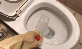 马桶堵了怎样疏通 卫生间的马桶堵了怎样疏通
