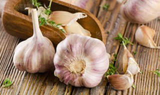 大蒜吃多了屁多是什么原因（大蒜吃多了屁多是什么原因造成的）