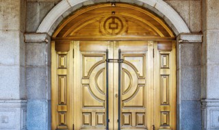 防盗门把手松动怎么调紧 防盗门把手松动怎么调紧固