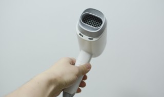 电吹风很响怎么回事（电吹风响是什么原因）