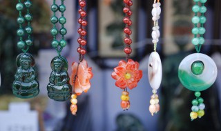 如何清洗玉坠（玉坠怎么清洗和保养方法）