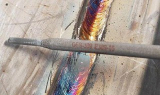 粘焊条是电流大了还是小了（粘焊条是电流大了还是小了呢）