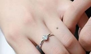 无名指长痣代表什么 女生左手无名指长痣代表什么