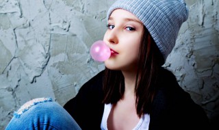 怎么吹泡泡（怎么吹泡泡胶）