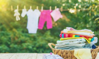 衣服发黄怎么清洗（衣服发黄怎么清洗小妙招）