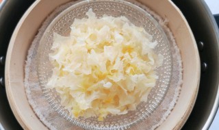 银耳快速出胶的窍门10分钟（银耳快速出胶的窍门10分钟能吃吗）