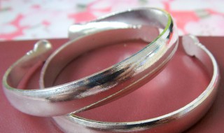 怎么鉴定银手镯的真假小窍门（怎么鉴定银手镯的真假小窍门图解）