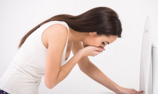 中暑恶心想吐怎么缓解（中暑恶心想吐怎么缓解不热）