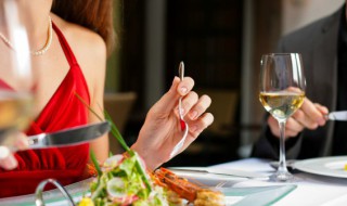 与女子进餐时的注意事项（与女子进餐时的注意事项视频）