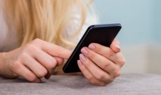 苹果手机怎么删除软件（苹果手机怎么删除软件的文稿与数据）