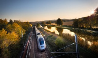 高铁铁轨如何解决热胀冷缩（高铁铁轨的热胀冷缩怎么解决）