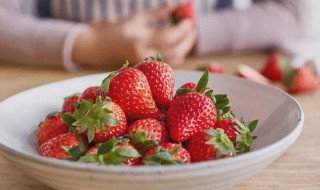 洗草莓的正确方法加盐（洗草莓为什么加盐）