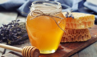 怎么判断蜂蜜过期不能吃了（蜂蜜保质期2年过了还能喝吗）