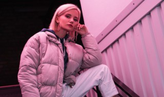 自己如何清洗羽绒服（自己如何清洗羽绒服的毛毛）