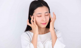 正确涂眼霜的手法 正确涂眼霜的手法图片